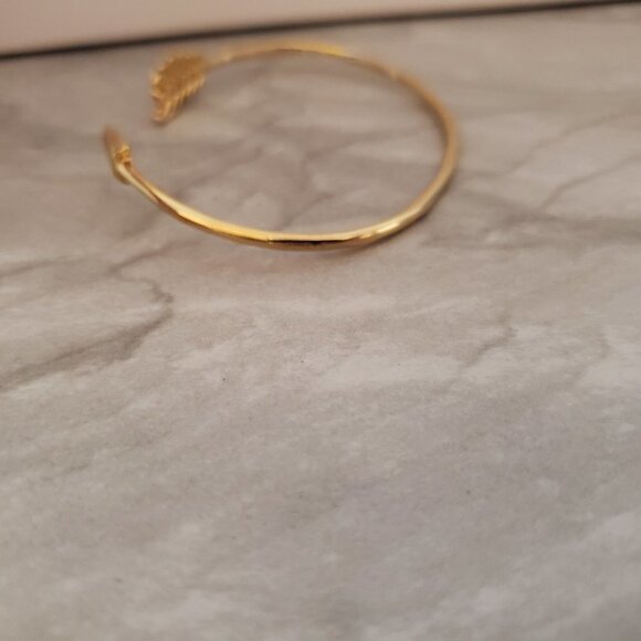 🏹 Stella and Dot Dainty Minimalist Gilded Arrow Cuff Bangle Bracelet 🏹 - Picture 6 of 9